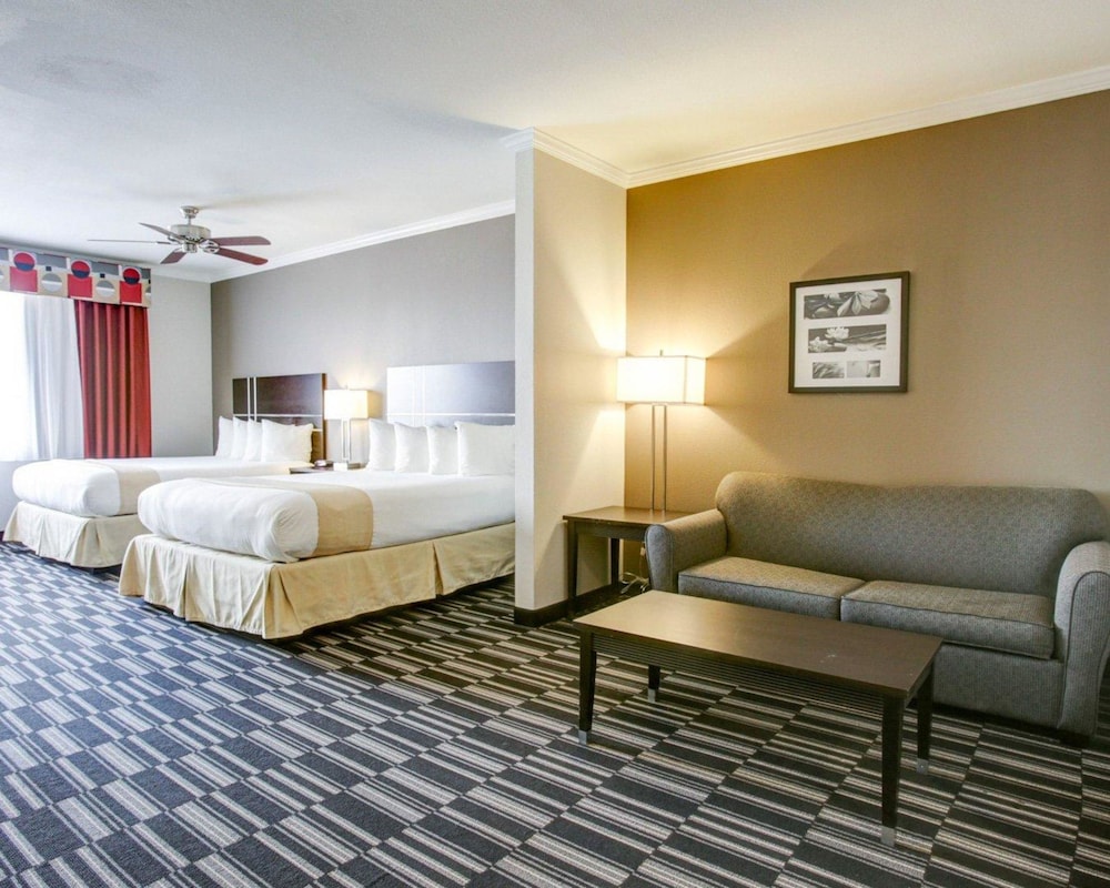 Suite, Multiple Beds, Non Smoking photo 3