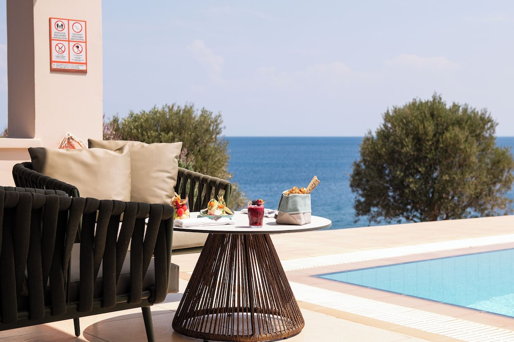 Royal Suite, Private Pool photo 2