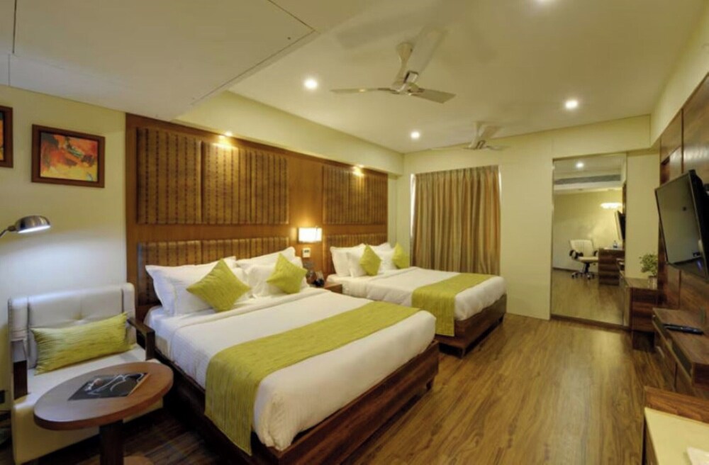 Luxury Double Room, City View