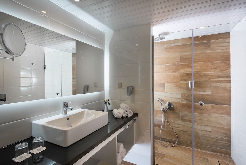Deluxe Double Room (Sun) - Photo 7