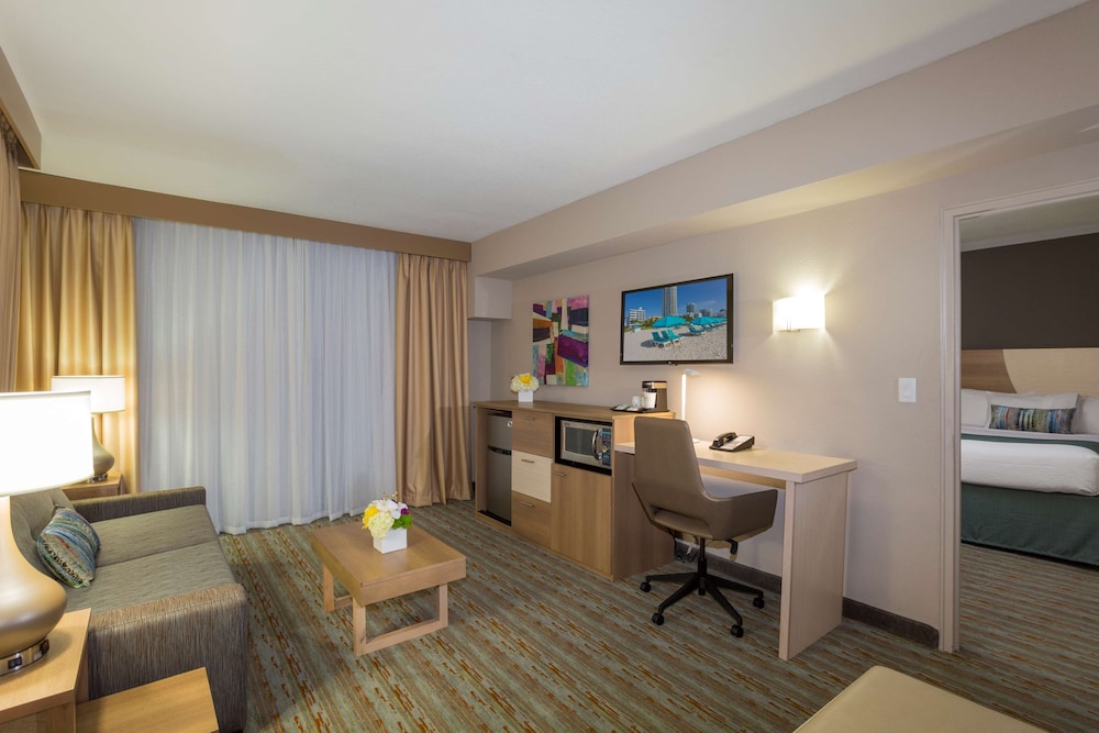 Executive Suite, 2 Double Beds, Non Smoking, Refrigerator & Microwave - Photo 1