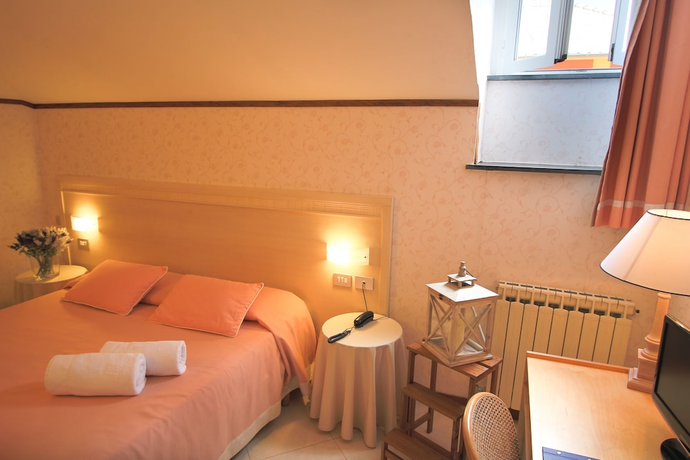 Double or Twin Room (mansard) photo 2