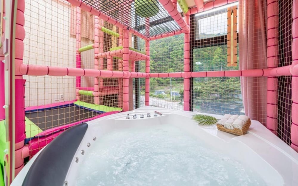 Room (Kids 6 Jet Spa new OPEN (duplex sauna)