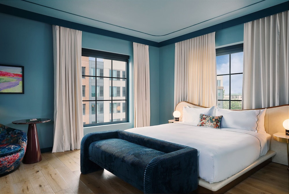 Grand Room, 1 King Bed