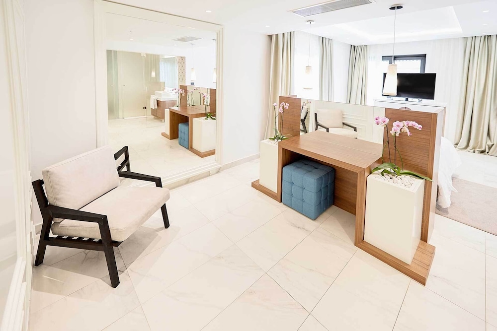 Huma Sea View Suite photo 3