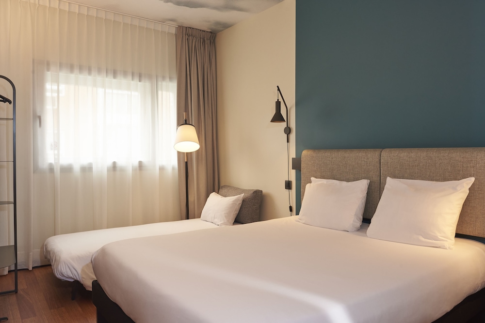 Room, Multiple Beds