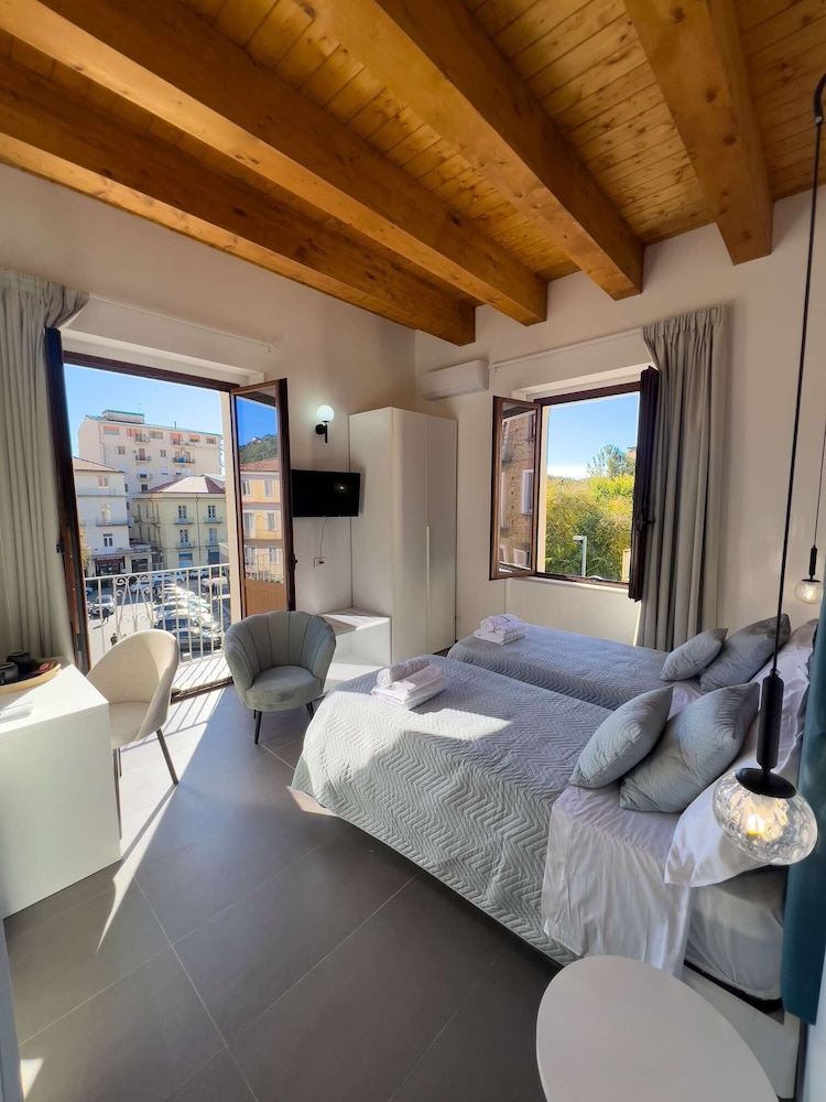 Classic Twin Room, 2 Twin Beds, Balcony photo 1