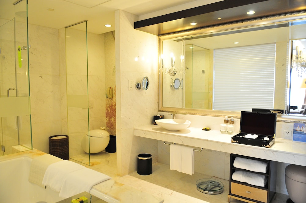 Classic Room, 1 King Bed (High Floor) - Photo 9