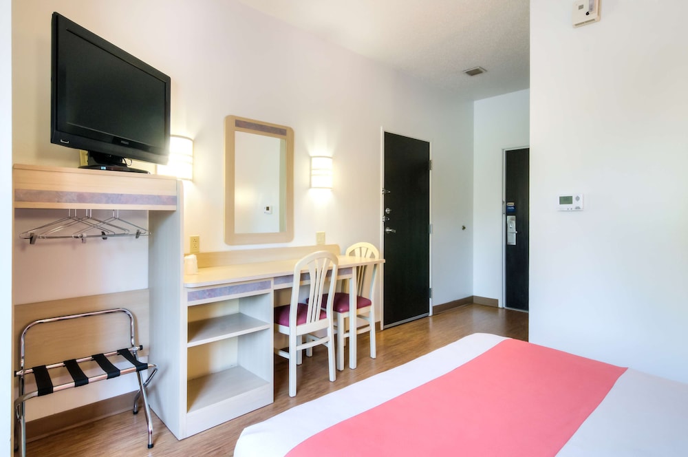 Deluxe Room, 2 Double Beds, Non Smoking, Refrigerator & Microwave photo 1