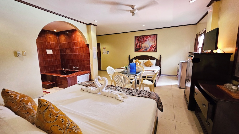 Jacuzzi Suite - Photo 8
