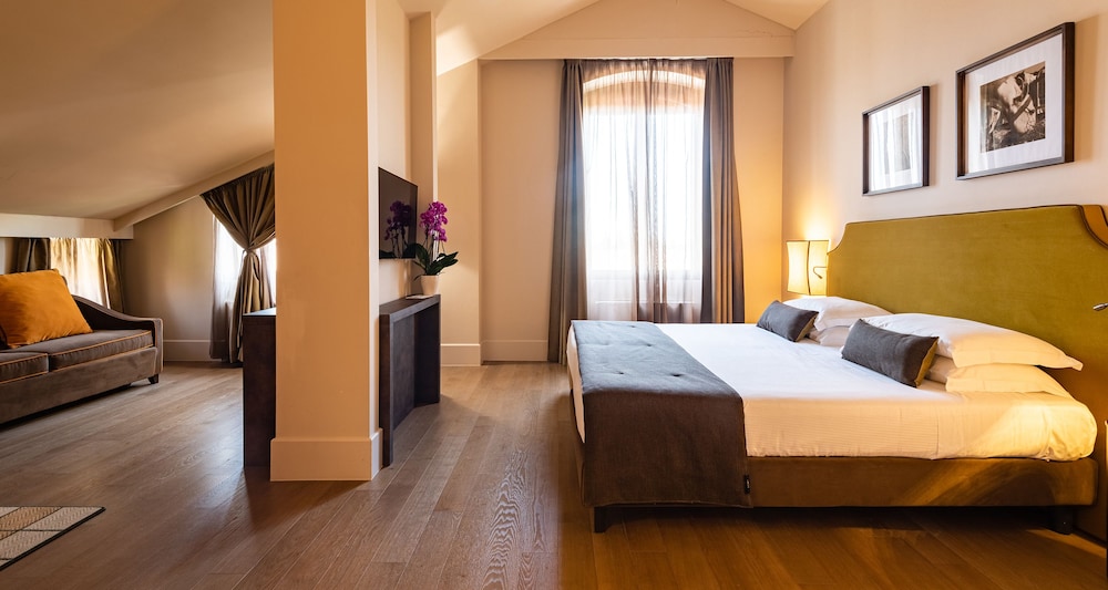 Suite - Photo 3