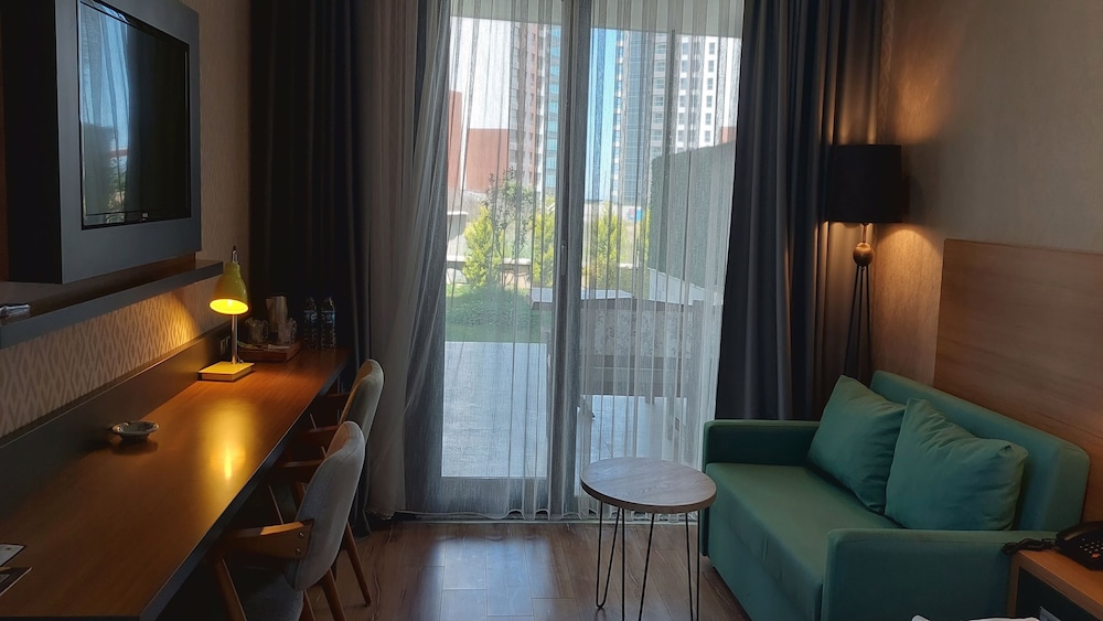 Premium Room, 1 King Bed with Sofa bed, Non Smoking - Photo 2