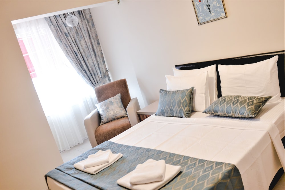 Standard Triple Room, Balcony photo 1