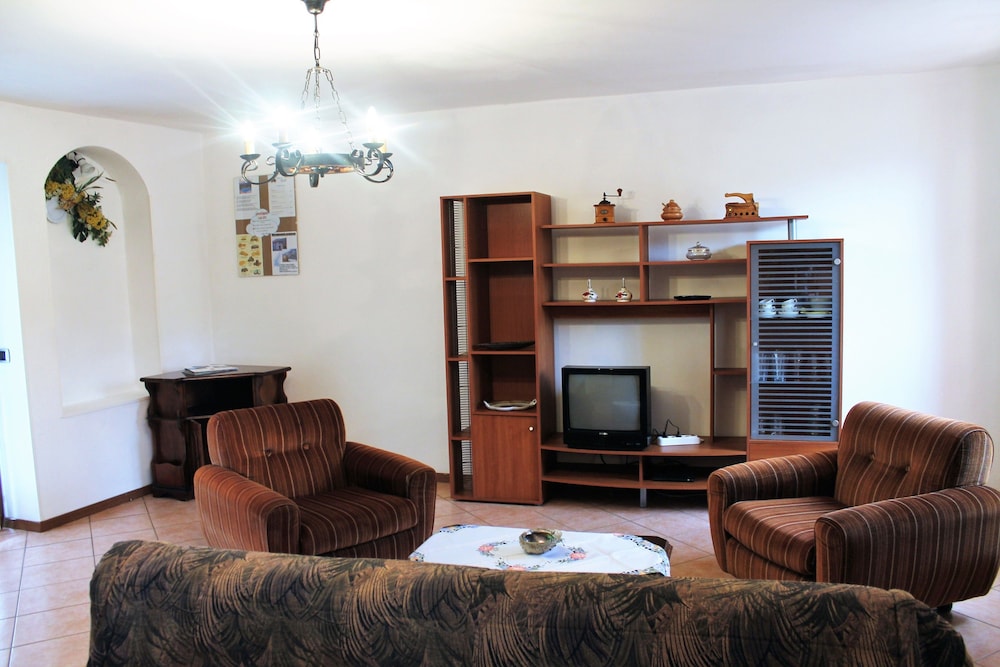 Apartment, 2 Bedrooms, Smoking photo 2