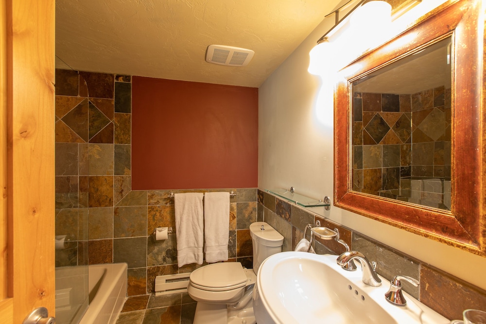 Premium Room (Not Pet Friendly and No Elevator) photo 2