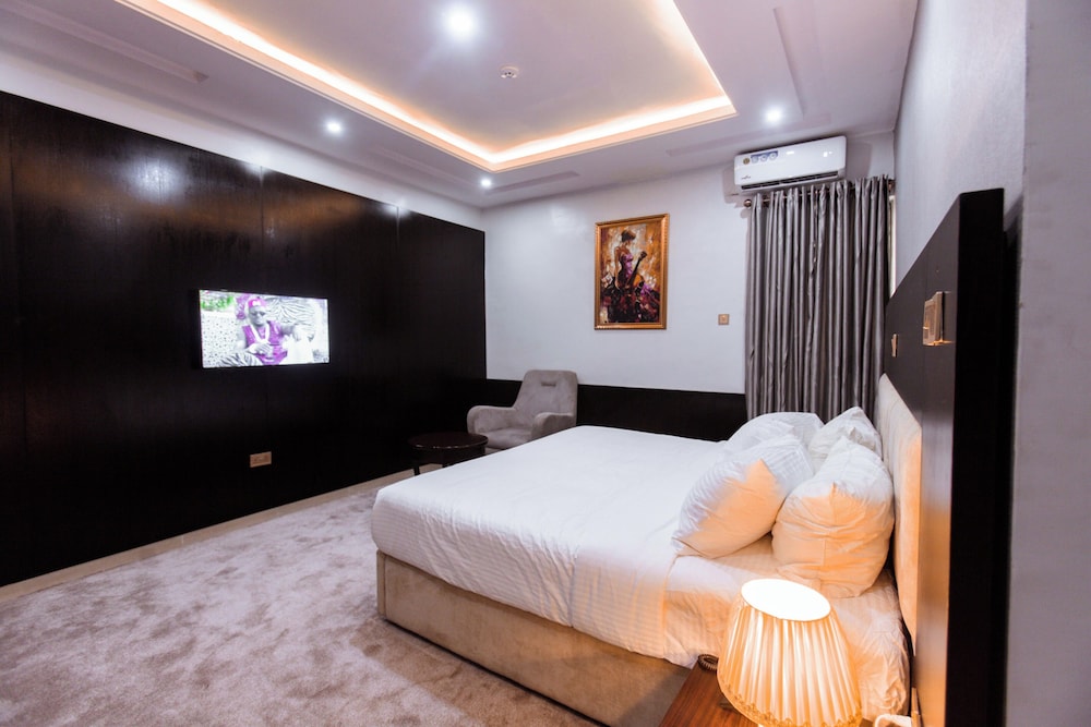 Signature Suite, City View