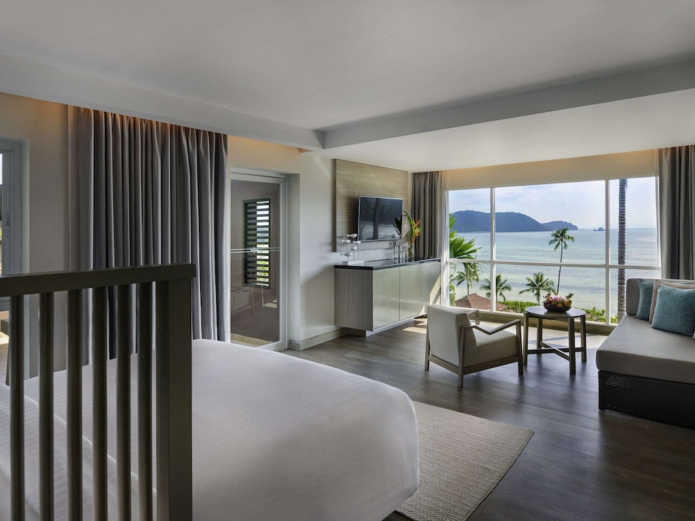 Deluxe Suite, 1 King Bed, Balcony (overlooking Andaman Sea) - Photo 7