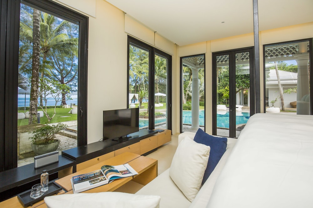 Oceanfront Villa - Photo 4