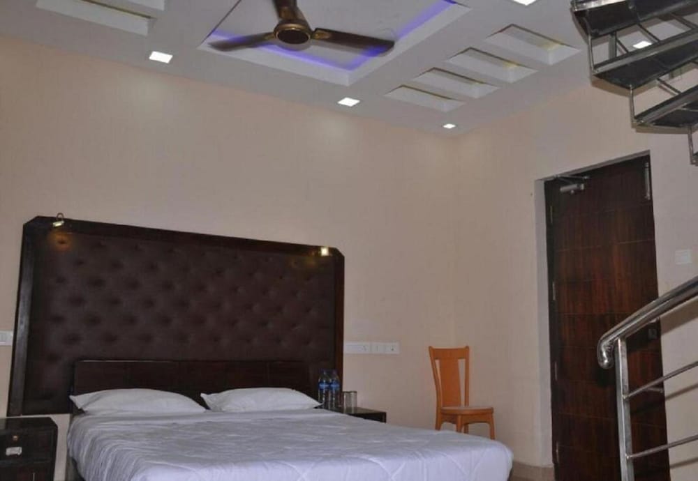 Deluxe Room - Photo 6