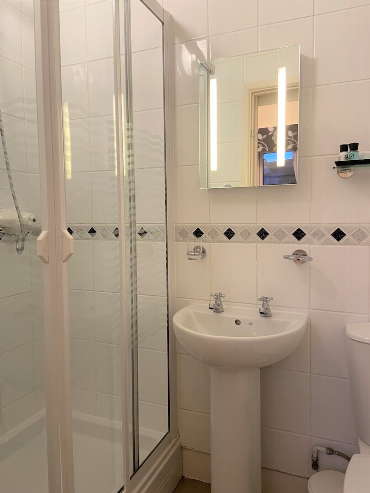 Small Double room , Ensuite -Patio View photo 3