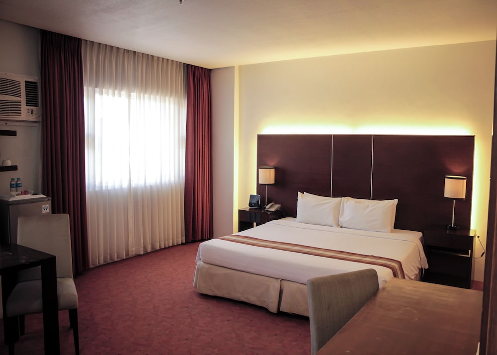 Executive Suite - Photo 3