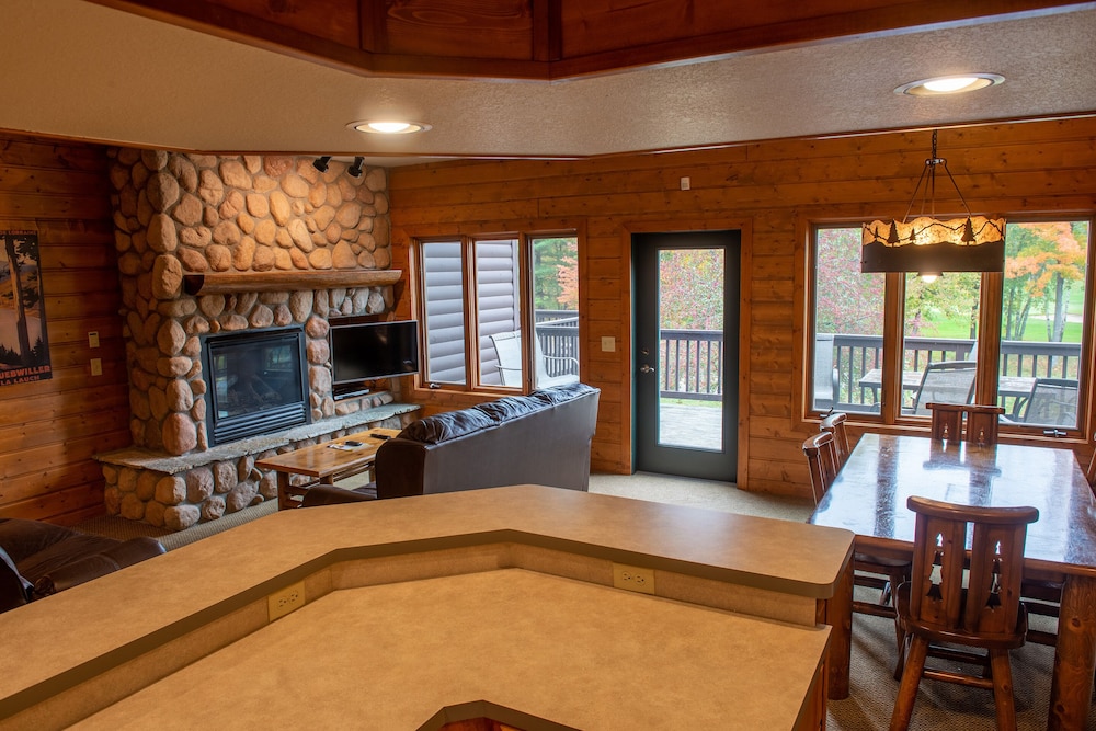 2 Bdrm with Loft Roy Lodge Golf Villa