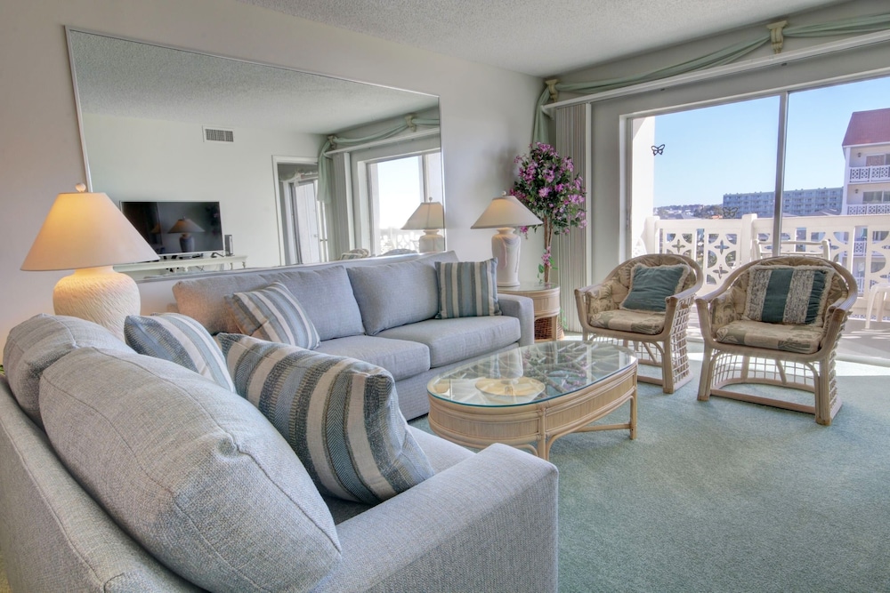 Condo, 2 Bedrooms
