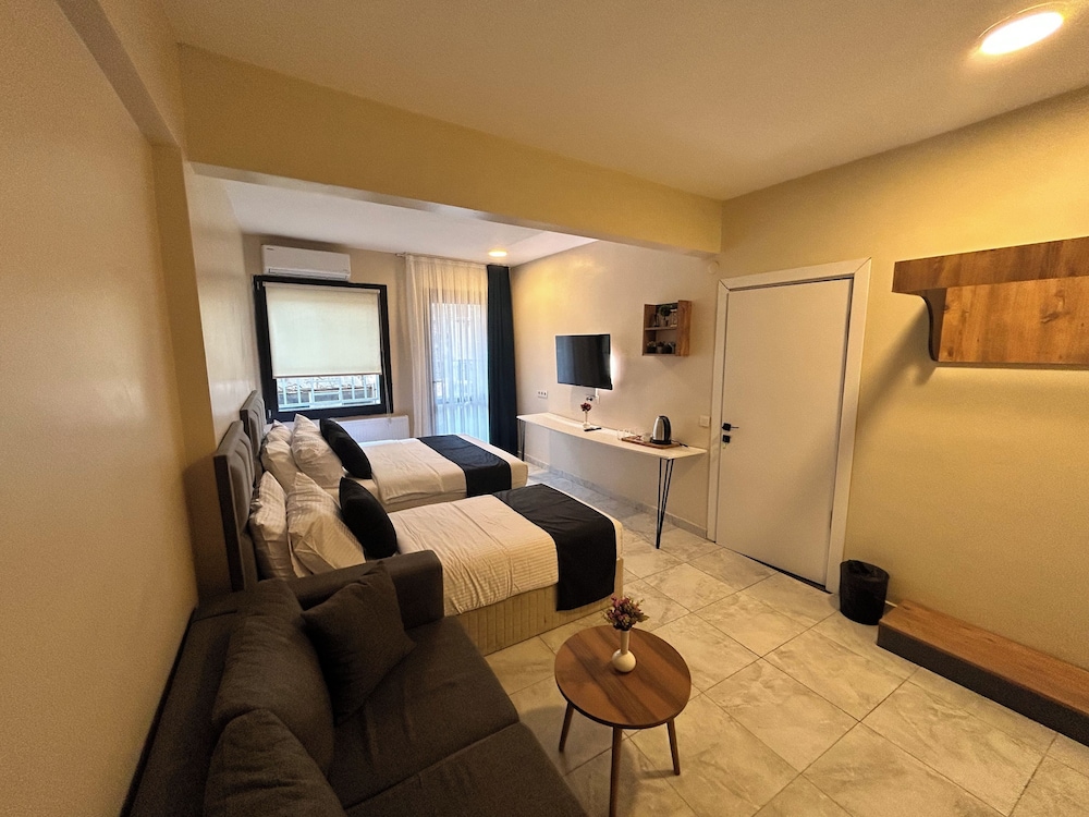 Superior Triple Room, Smoking, Balcony photo 3