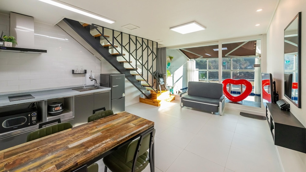 Basic Room, 1 Bedroom (Room 104 (Pool Villa / Spa)) - Photo 8