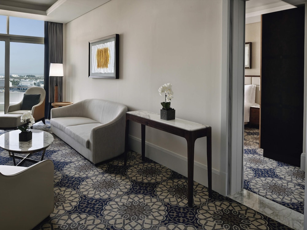 Family Room, Connecting Rooms