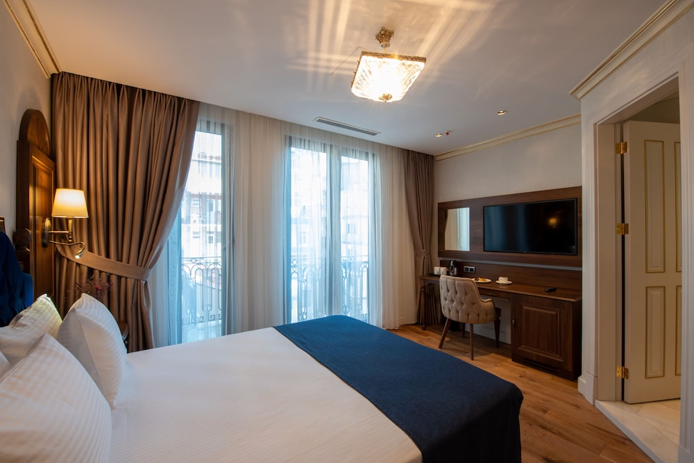 Standard Double Room, 1 King Bed photo 3