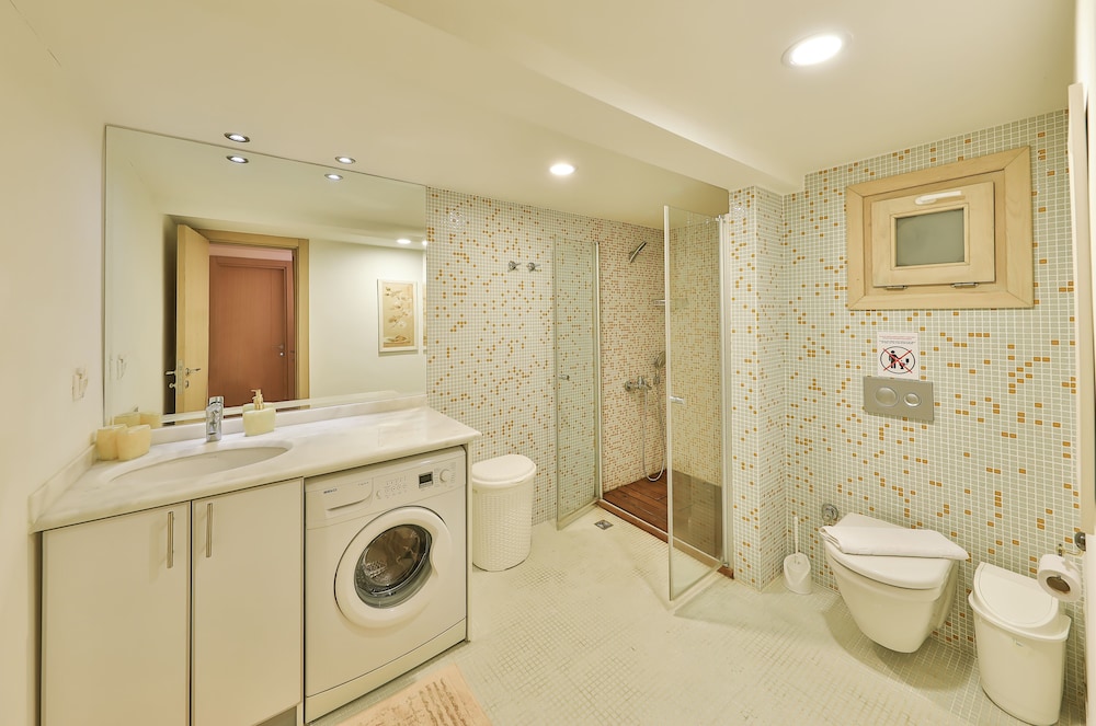 Deluxe Duplex, 2 Bedrooms, Pool View photo 2