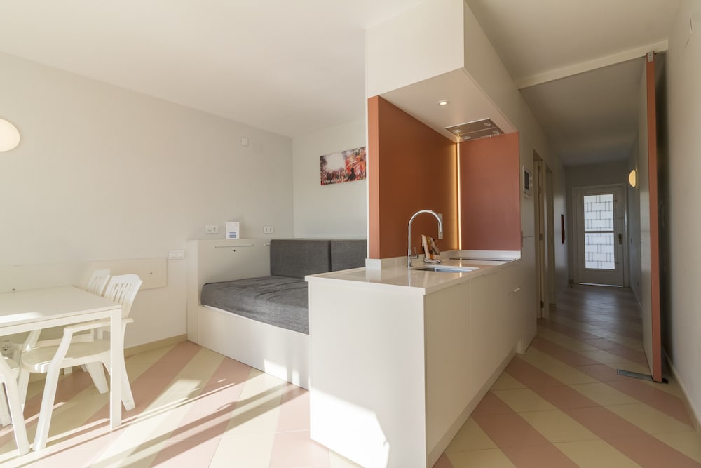 Family Apartment, Kitchenette, Pool View