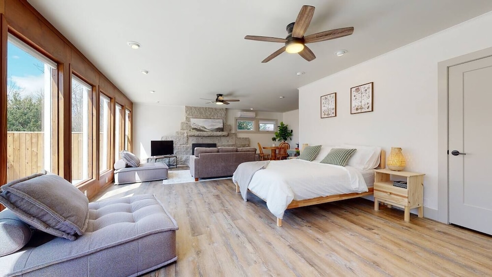 Deluxe Studio Suite