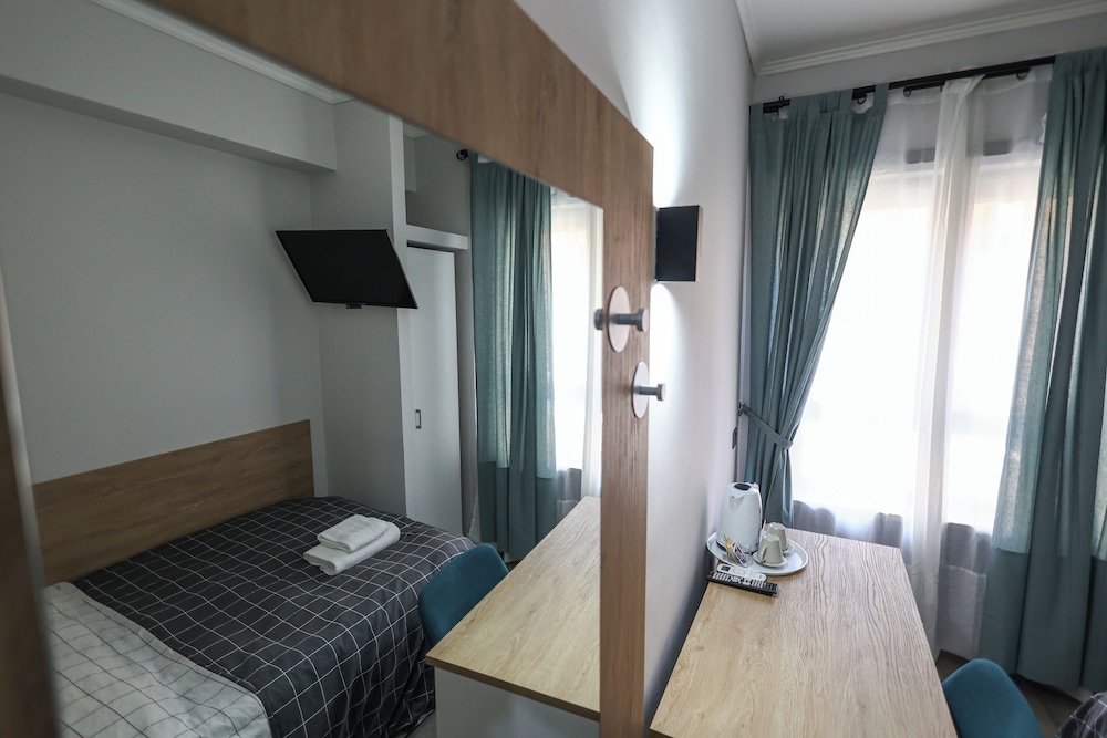 Double Room Single Use, 1 Large Twin Bed photo 1