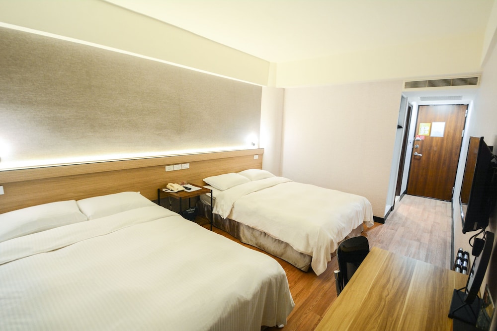 Classic Quadruple Room, 2 Double Beds photo 2
