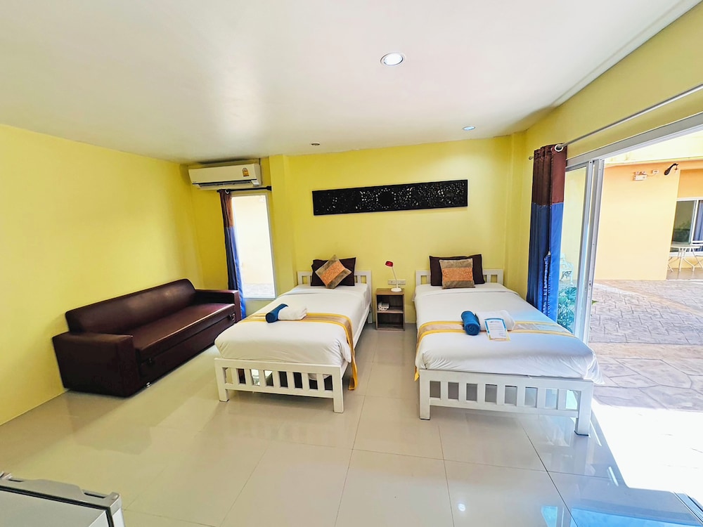Standard Twin Room - Photo 3