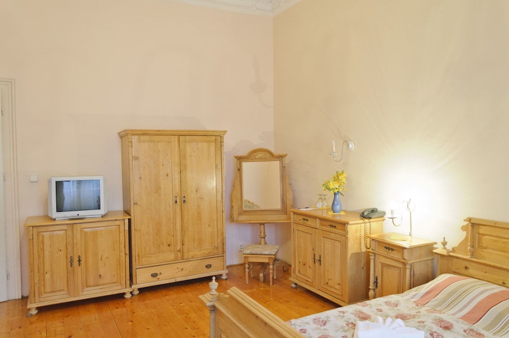 Double or Twin Room photo 3