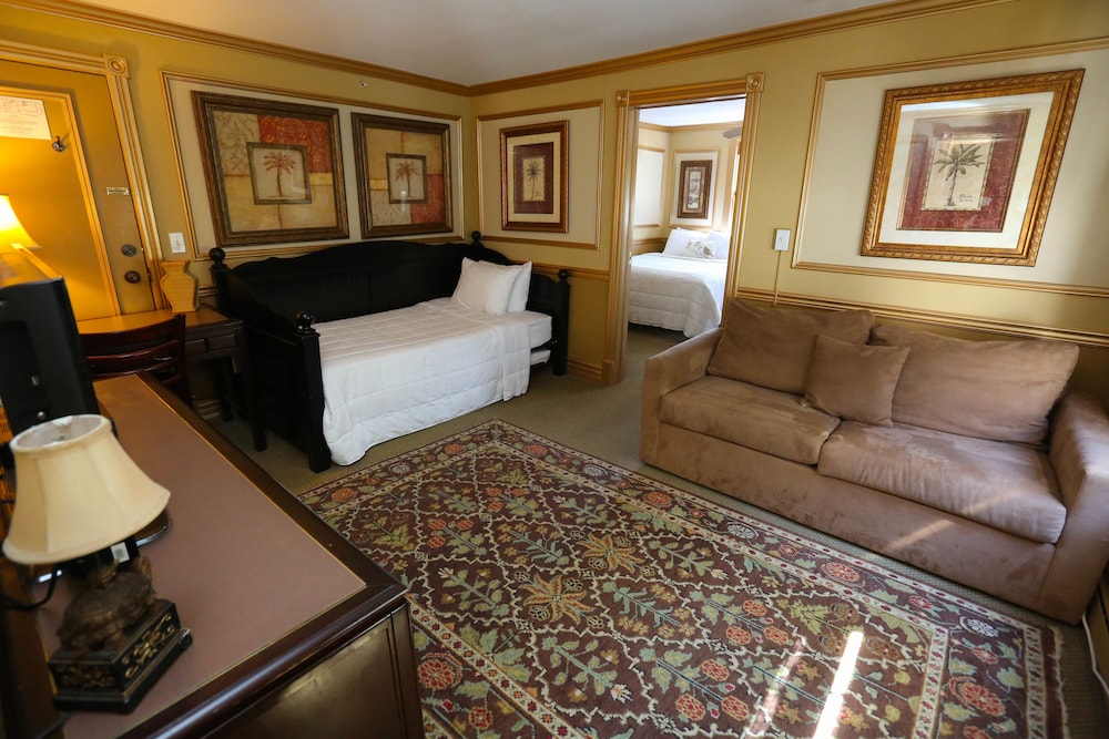 Family Suite, Multiple Beds, Private Bathroom (Family Suite) photo 3