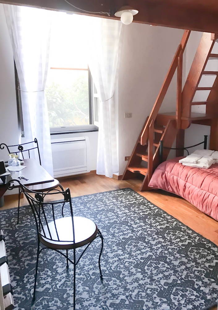 Duplex, 2 Twin Beds photo 1