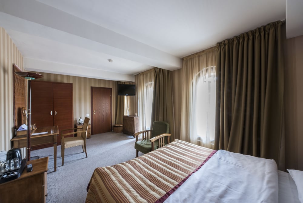Superior Double Room, 1 King Bed, City View photo 2