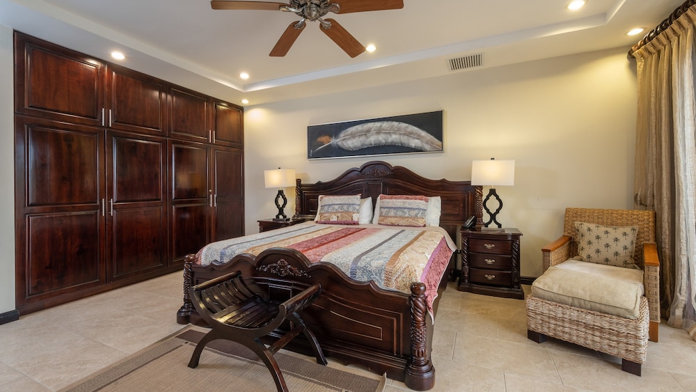 Junior Condo, 3 Bedrooms, Bathtub, Tower photo 3