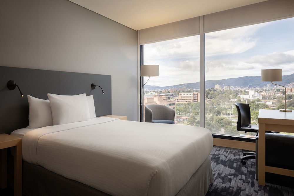 Suite, 1 Bedroom - Photo 1