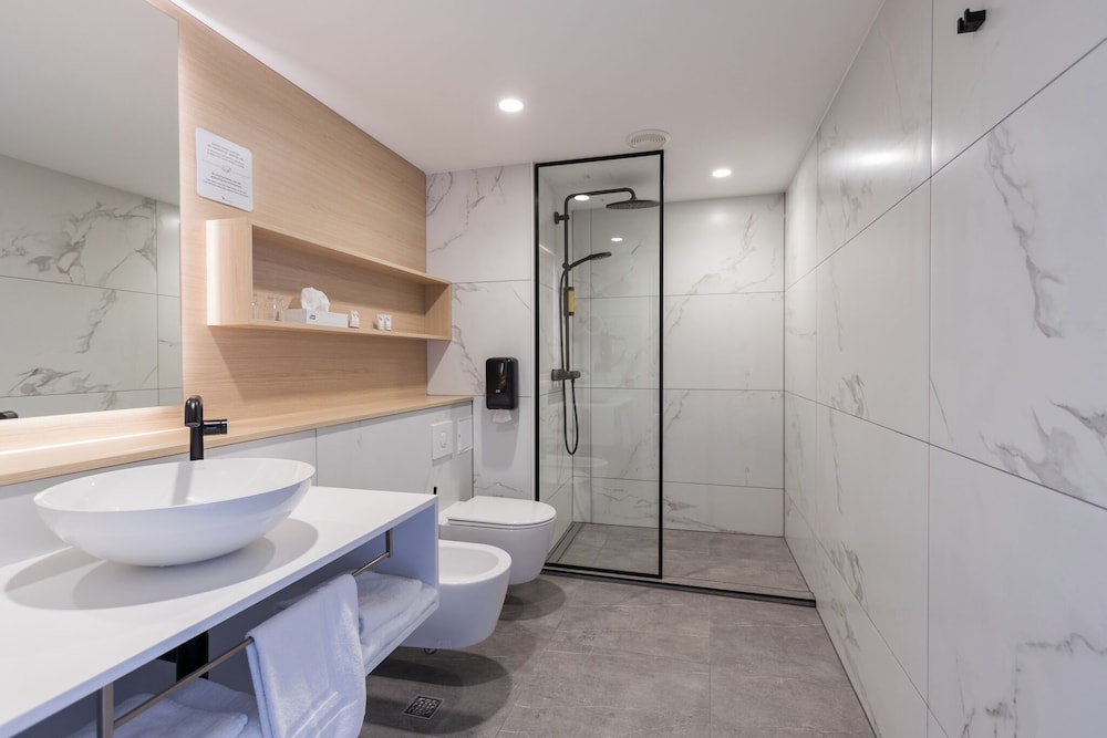 Premium Double Room - Photo 9