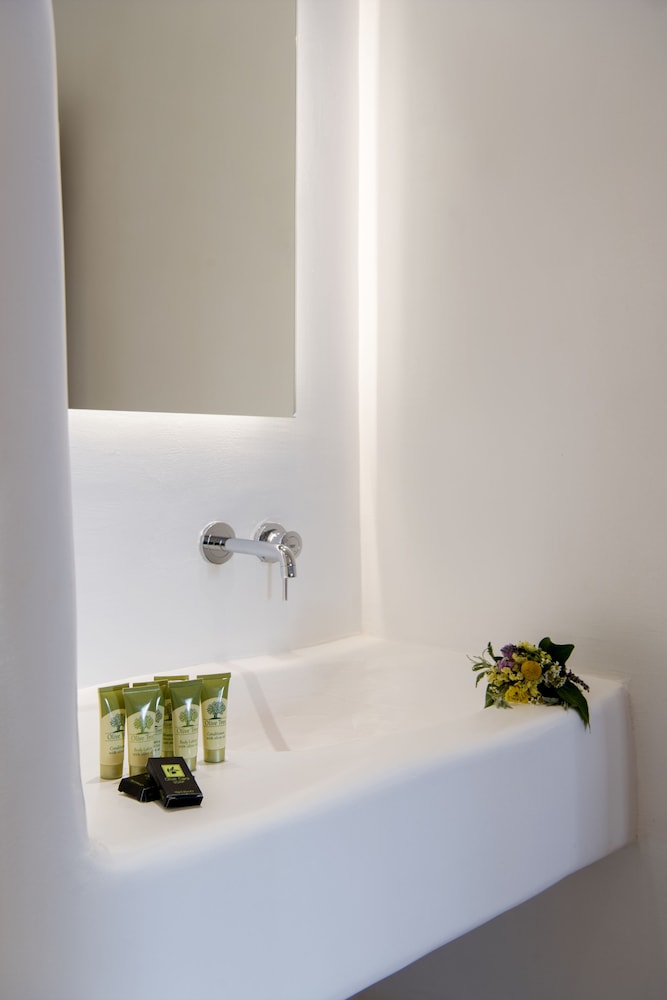 Basic Room, Pool View - Photo 2