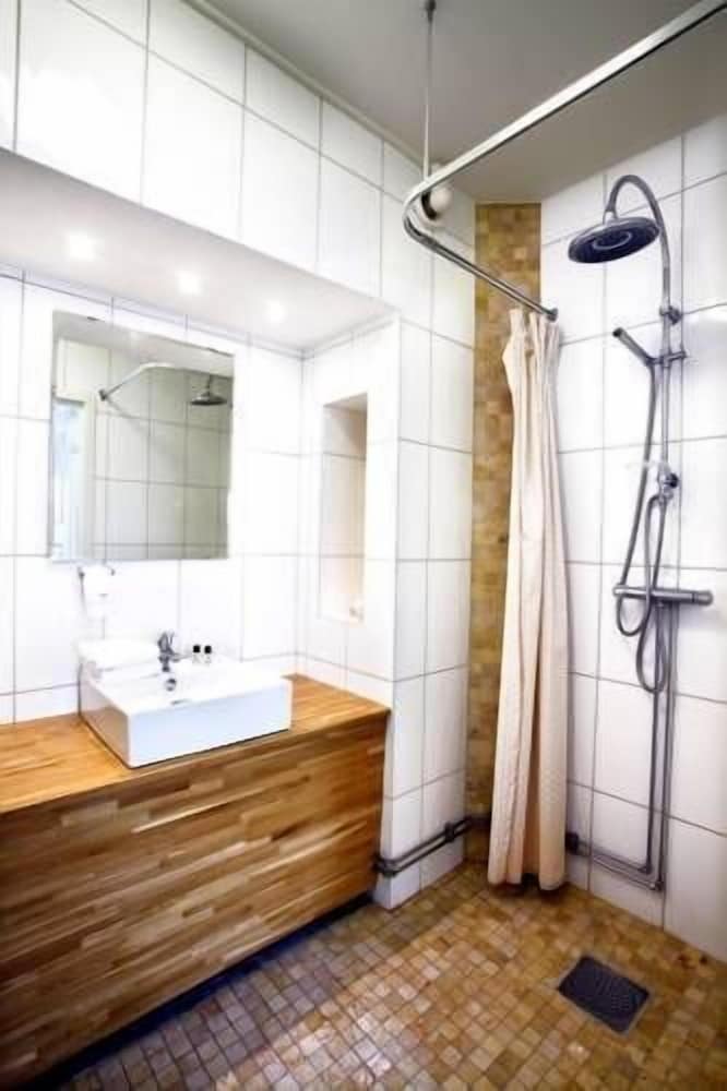 Double Room - Photo 8