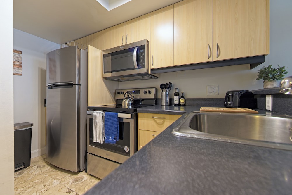 Comfort Apartment, 1 Queen Bed with Sofa bed, Kitchen photo 2