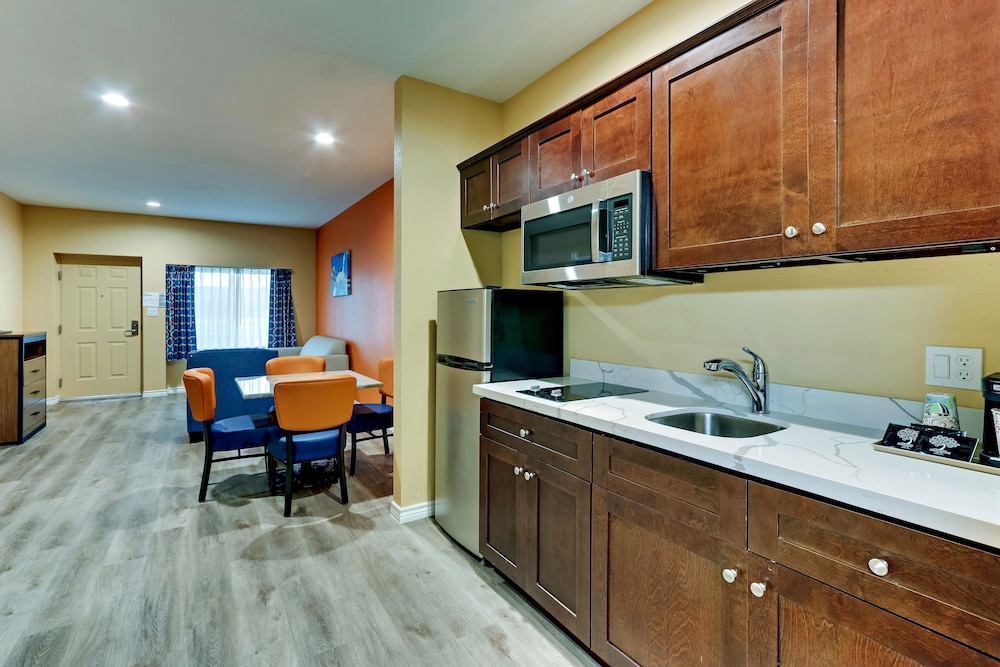 Suite - Photo 4