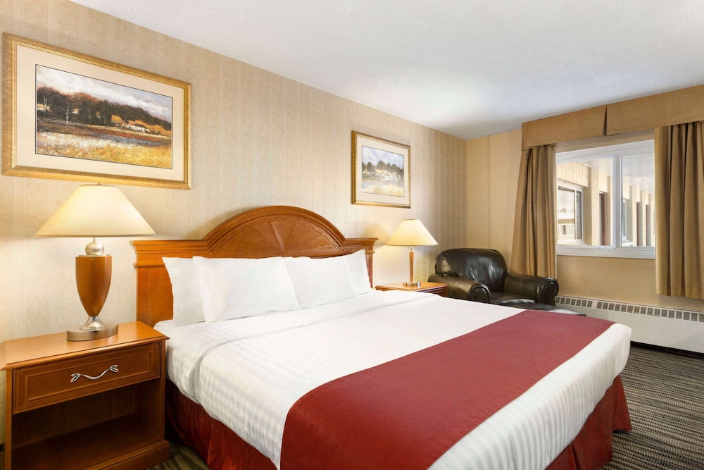 Standard Room, 1 King Bed - Photo 1