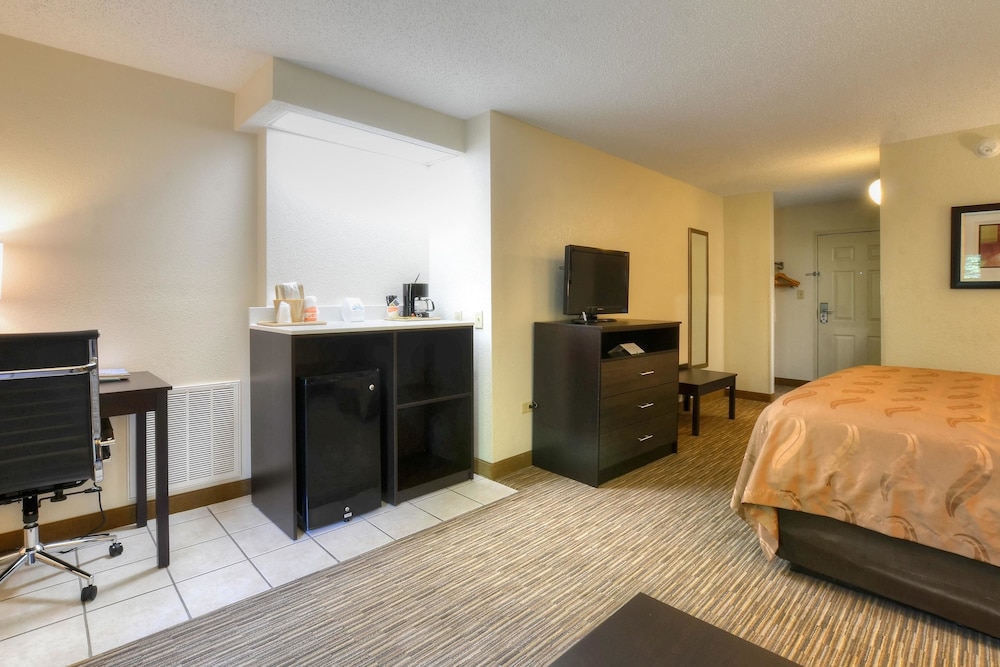 Business Suite, 1 King Bed, Non Smoking - Photo 2